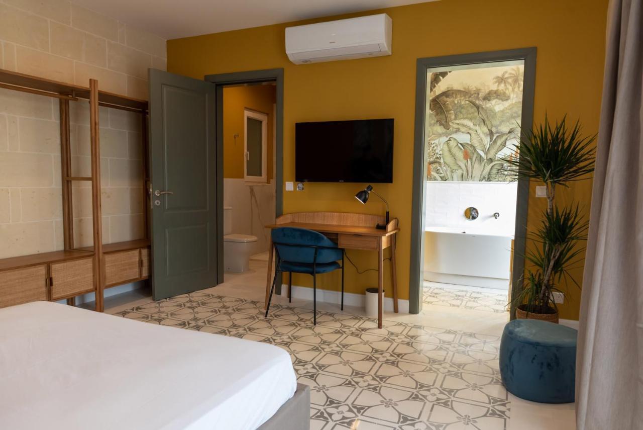 The Carob Tree Bed and Breakfast Victoria Exteriör bild