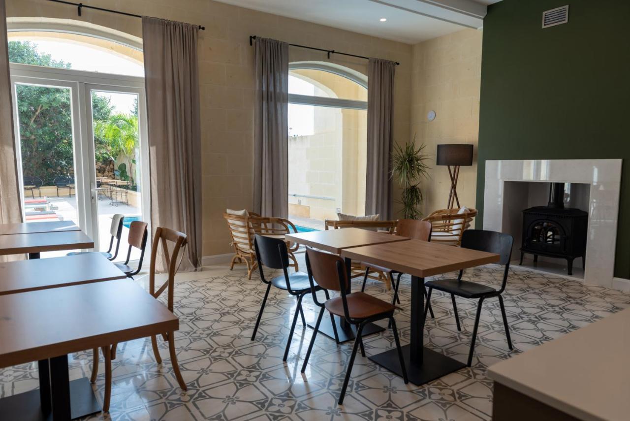 The Carob Tree Bed and Breakfast Victoria Exteriör bild