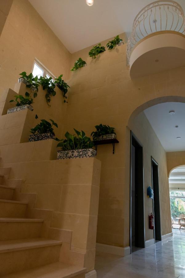 The Carob Tree Bed and Breakfast Victoria Exteriör bild