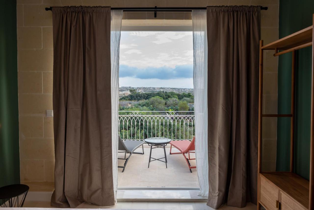 The Carob Tree Bed and Breakfast Victoria Exteriör bild