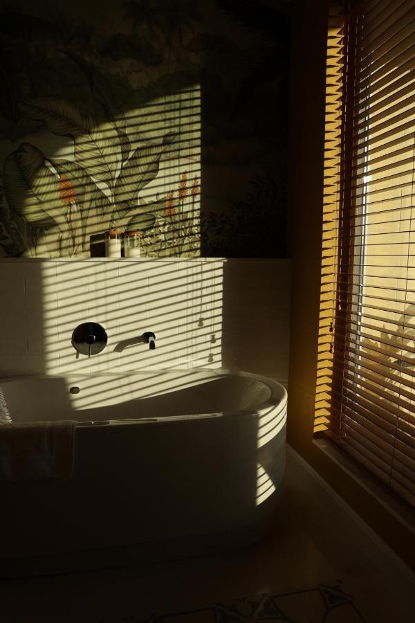 The Carob Tree Bed and Breakfast Victoria Exteriör bild