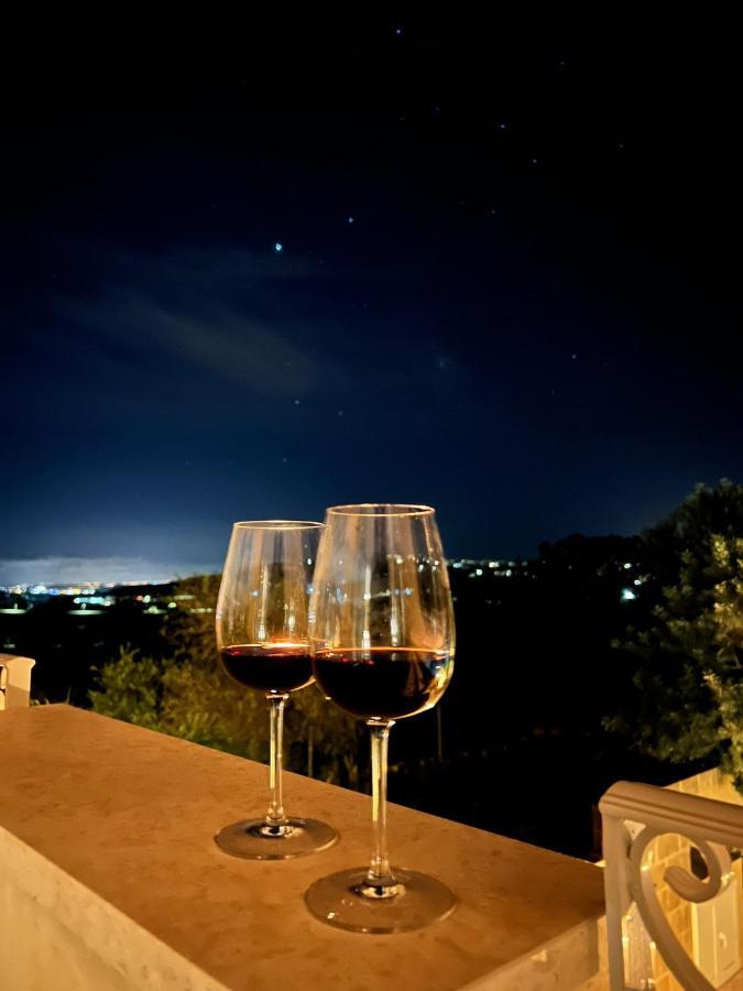 The Carob Tree Bed and Breakfast Victoria Exteriör bild