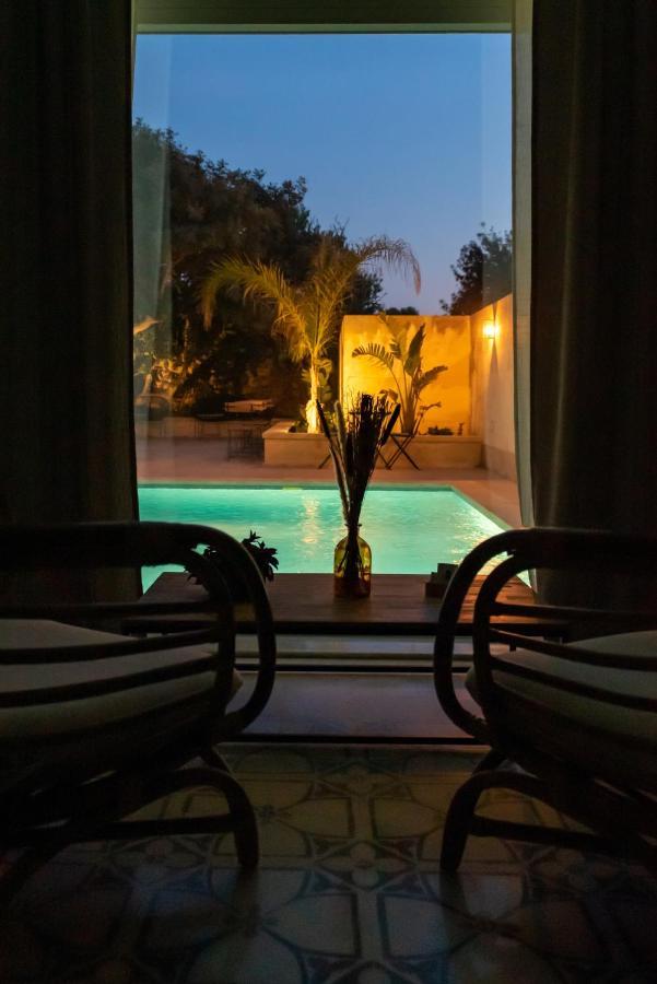 The Carob Tree Bed and Breakfast Victoria Exteriör bild