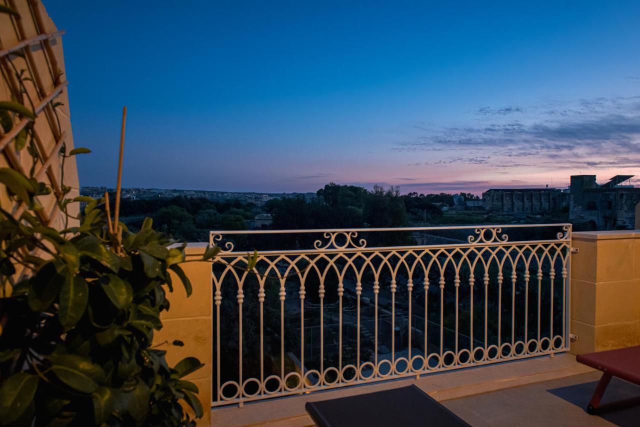 The Carob Tree Bed and Breakfast Victoria Exteriör bild